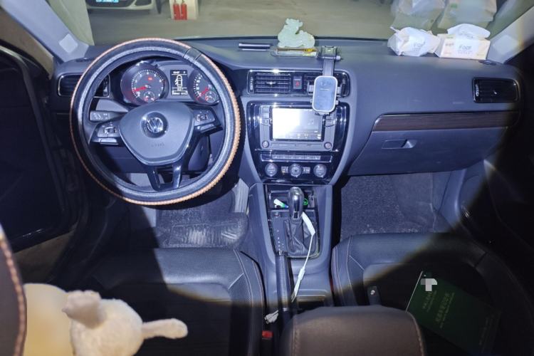 Used Volkswagen Sagitar 2017 230TSI Automatic Luxury Edition
