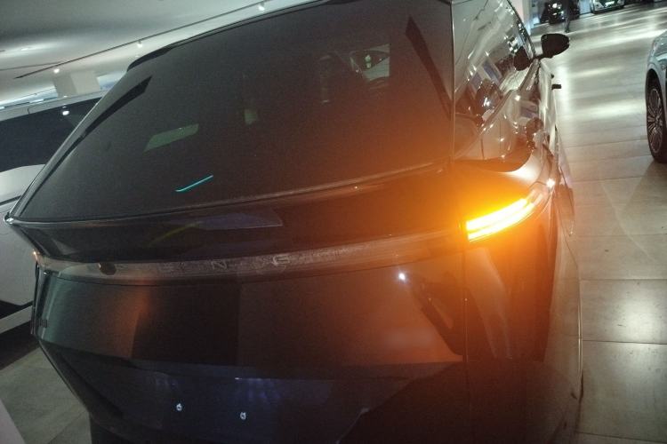 Used XPeng X9 2025 740 Ultra-Long Range Max
