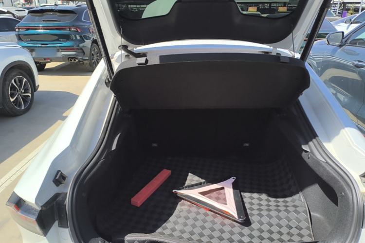 Used CHANGAN UNI-V iDD 2024 Blue Whale Smart Electric iDD 136km ZhiKu Model