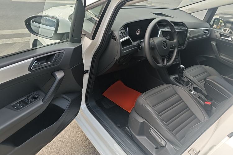 Used Volkswagen Touran 2021 Volkswagen Touran L 280TSI DSG Style Edition 7 Seats
