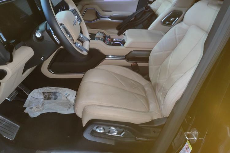 Used Formula Leopard 8 2025 Smart & Brave Flagship Edition 7 Seats