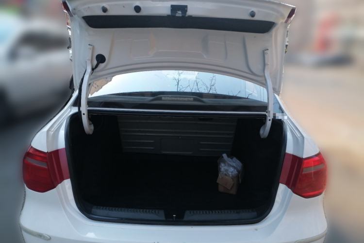 Used Volkswagen Jetta 2015 Value Edition 1.6L Manual Fashionable Style
