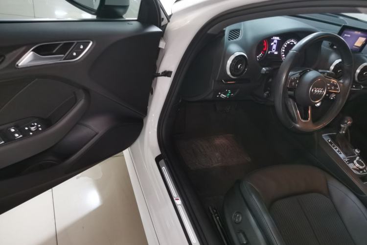 Used Audi A3 2020 Limousine 35 TFSI Fashion Edition China VI Emission Standard Driver Seat
