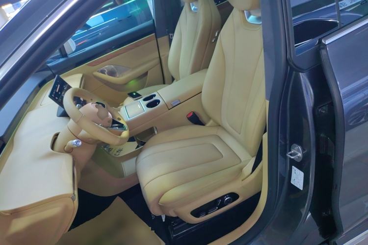 Used Hima Luxeed R7 2024 All-Electric 736 km Ultra
