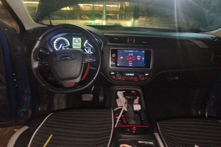 Used Qoros 5 2017 1.6T Automatic Prestige Model Center Console