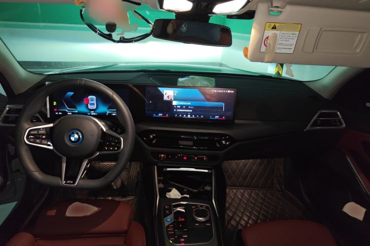 Used BMW i3 2025 eDrive 35 L Center Console