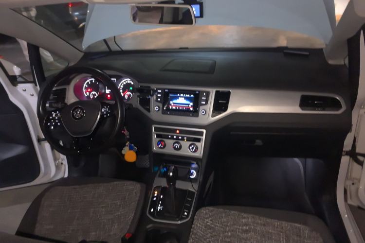 Used Volkswagen Golf Sportsvan 2016 230TSI Automatic Trend Edition Center Console