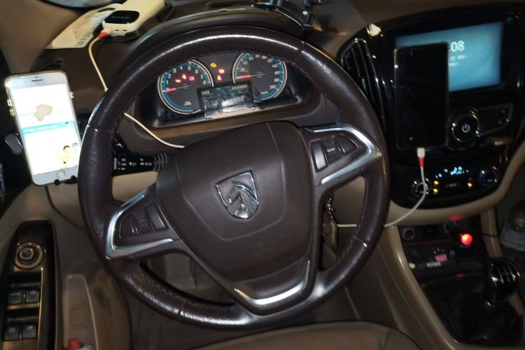 Used Baojun 730 2014 1.5L manual luxury trim 7 seats
