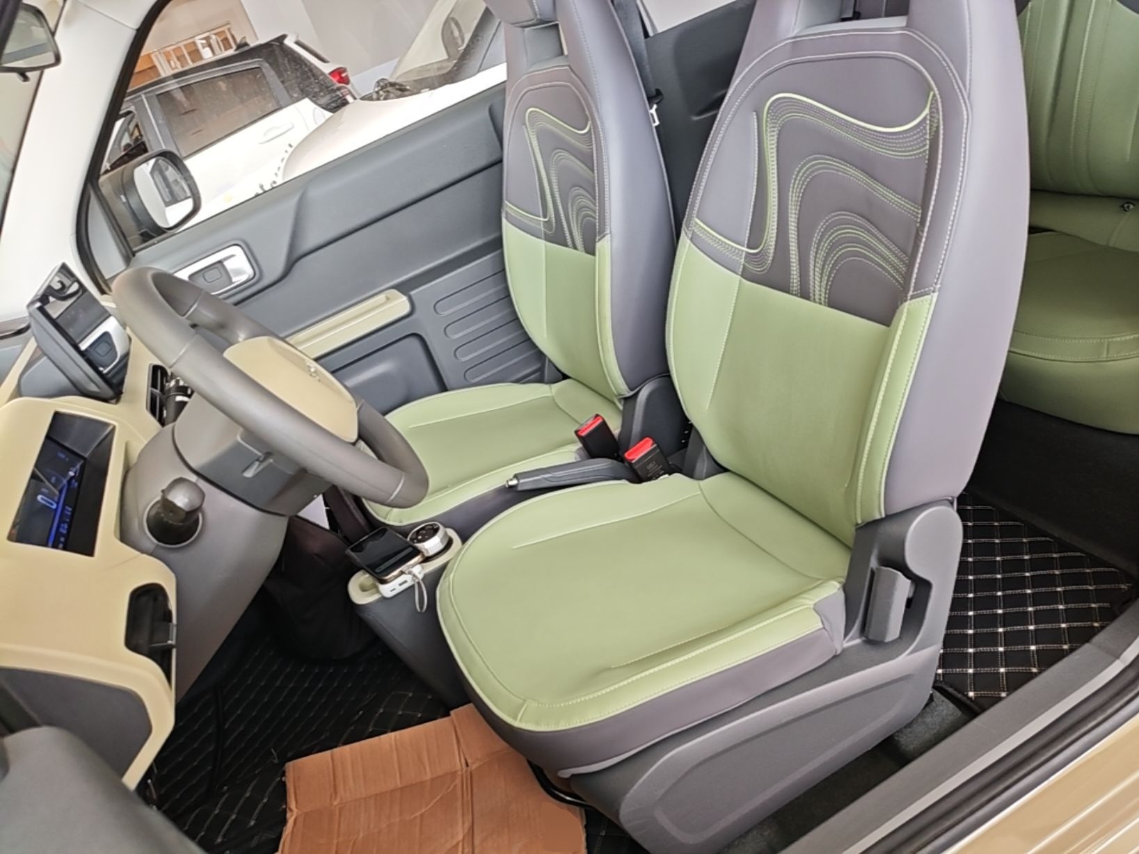 Vordere Reihe im Auto