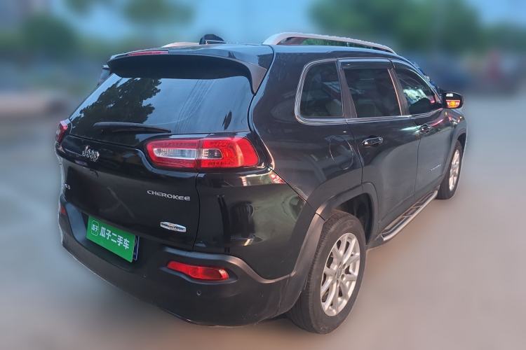 Used Jeep Cherokee 2017 2.0L Superior Edition
