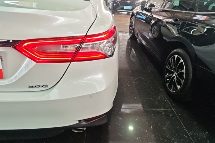 Used Toyota Camry 2021 2.0G Luxury Edition
