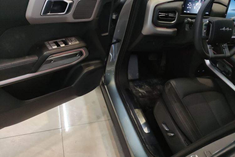 Used Formula Leopard Titanium 3 2025 501KM All-Wheel Drive Intelligent Driving Ultra Version
