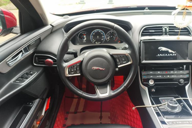 Used Jaguar XEL 2018 2.0T 200 PS Premium Edition Steering Wheel