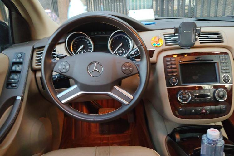 Used Mercedes-Benz R-Class 2011 R 300 L Luxury Model Steering Wheel