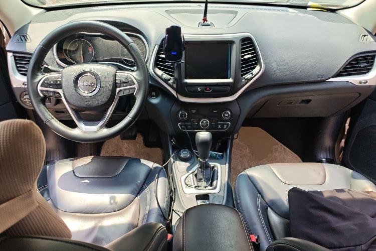 Used Jeep Cherokee 2016 2.4L Professional Edition Center Console