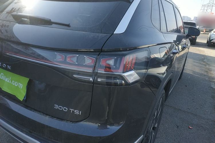 Used Volkswagen Tayron 2024 300TSI Two-Wheel-Drive Luxury Plus Advanced Version Right Rear Taillight