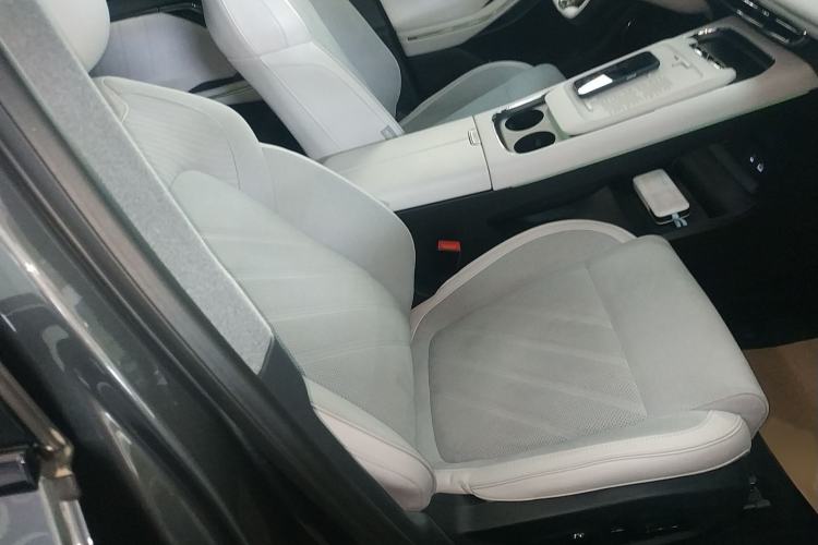 Used VOYAH FREE 2025 318 259 km All-Wheel-Drive Exploration Edition