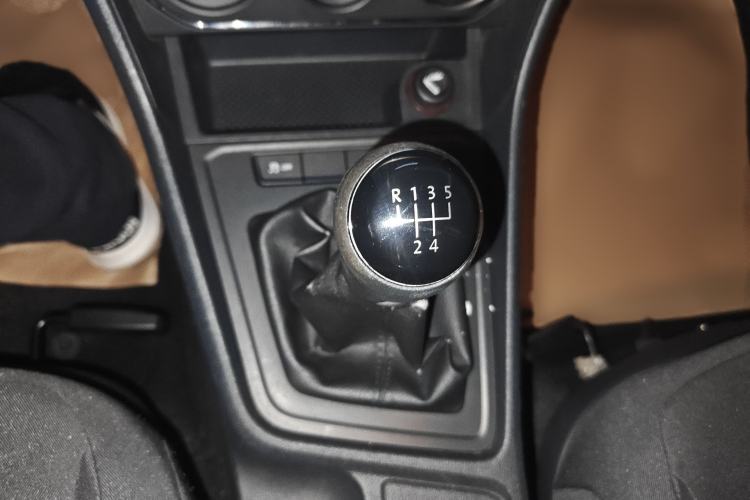 Used Volkswagen Lavida 2015 1.6L Manual Fashion Edition