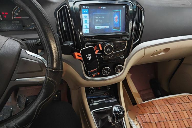 Used Baojun 730 2014 1.5L manual standard trim 7 seats