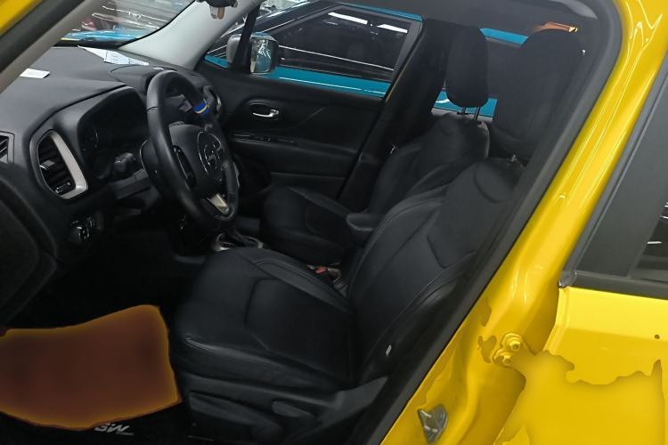 Used Jeep Renegade 2018 Connected Large Screen Version 180T Automatic Smart Version Left Front Seat