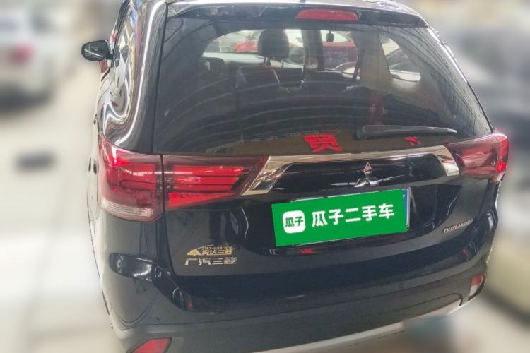 Used Mitsubishi Outlander 2018 2.0L Two-Wheel Drive Glory Edition 5 Seats Rear