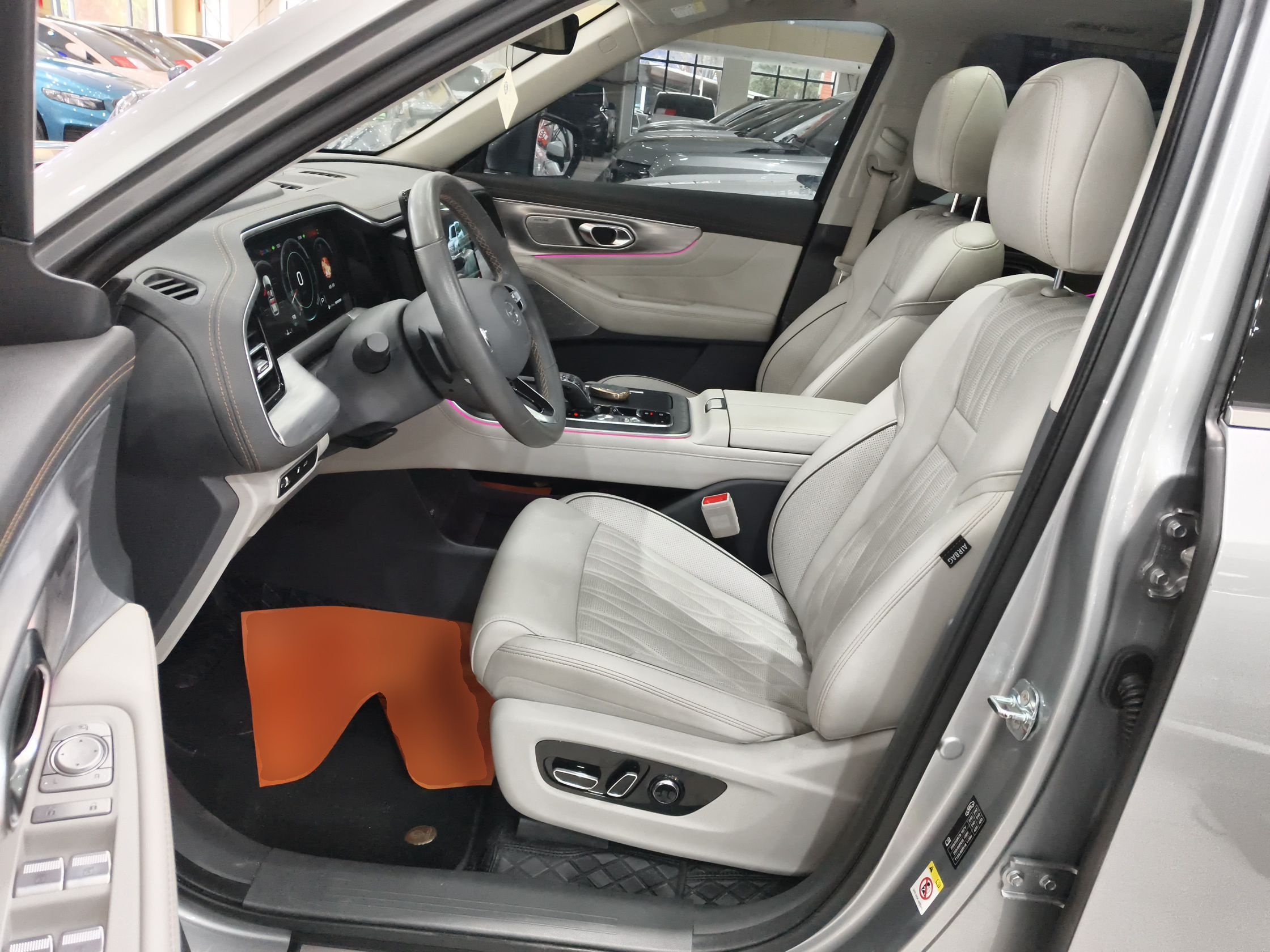 المقاعد الأمامية داخل السيارة