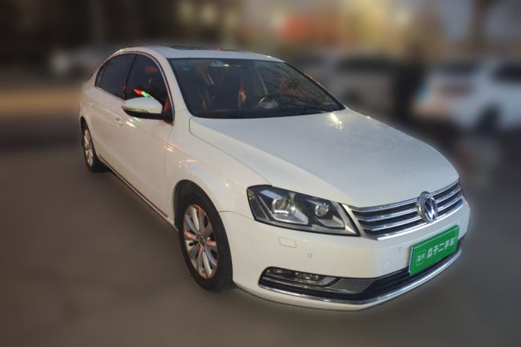 Used Volkswagen Magotan 2015 Facelift 1.8TSI Luxury Model Front Right 45 Deg