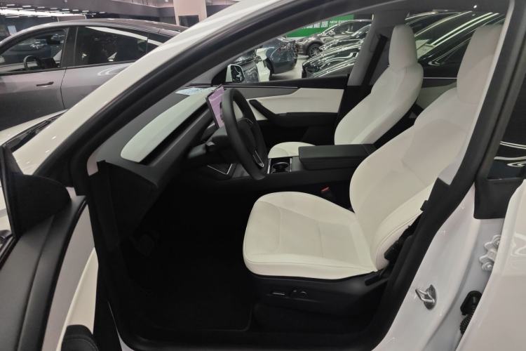 Used Tesla Model Y 2025 Rear-Wheel-Drive Version
