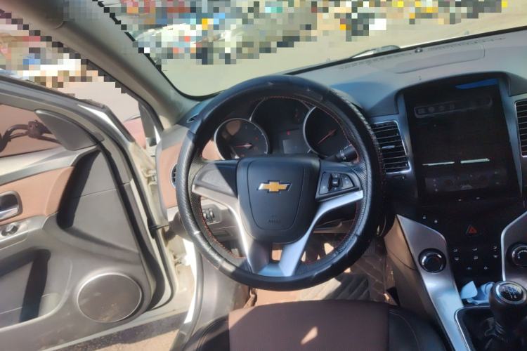 Used Chevrolet Cruze 2013 Hatchback 1.6L Manual Luxury Model Steering Wheel