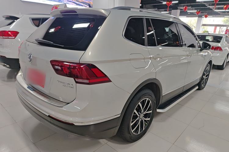 Used Volkswagen Tiguan L 2017 330TSI Automatic Two-Wheel Drive Luxury Edition Rear Right 45 Deg