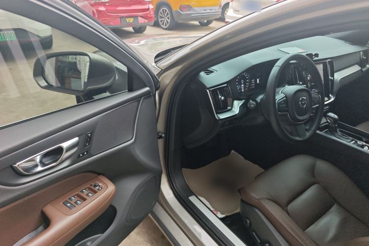 Used Volvo S60 2021 T4 Zhiyi Luxury Edition