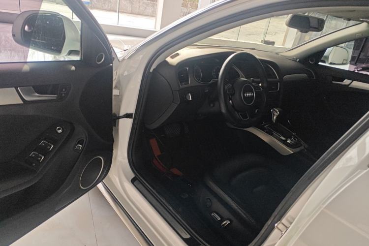 Used Audi A4 2014 40 TFSI allroad quattro plus version Driver Seat