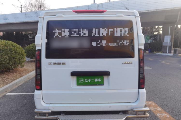 Used JMC Fushun 2023 2.0T Manual Short-Wheelbase Low-Roof Commercial Van 2/3 Seats with Lift-Up Tailgate
