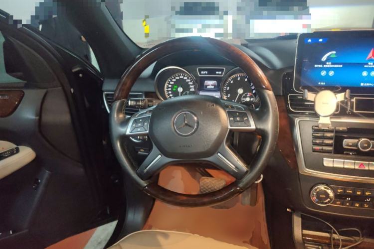 Used Mercedes-Benz M-Class 2014 ML 400 4MATIC Luxury Model Steering Wheel