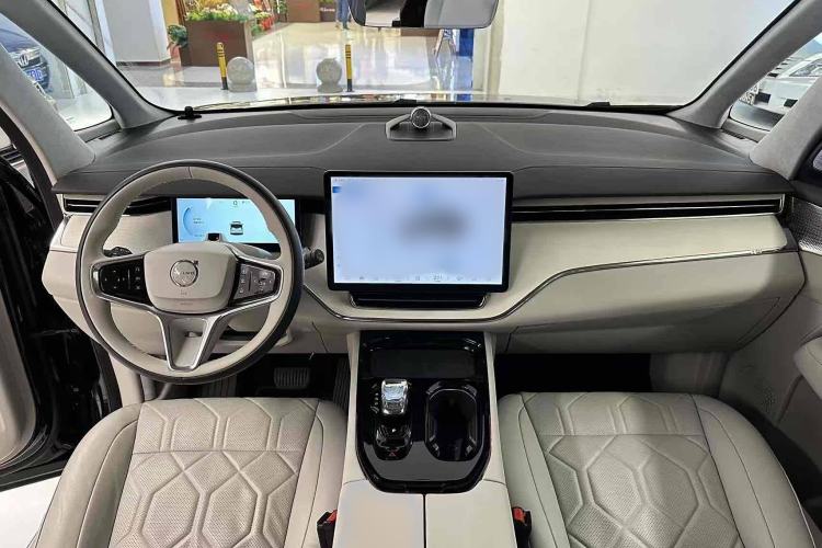 Used Volvo EM90 2025 Ultra Six-Seater