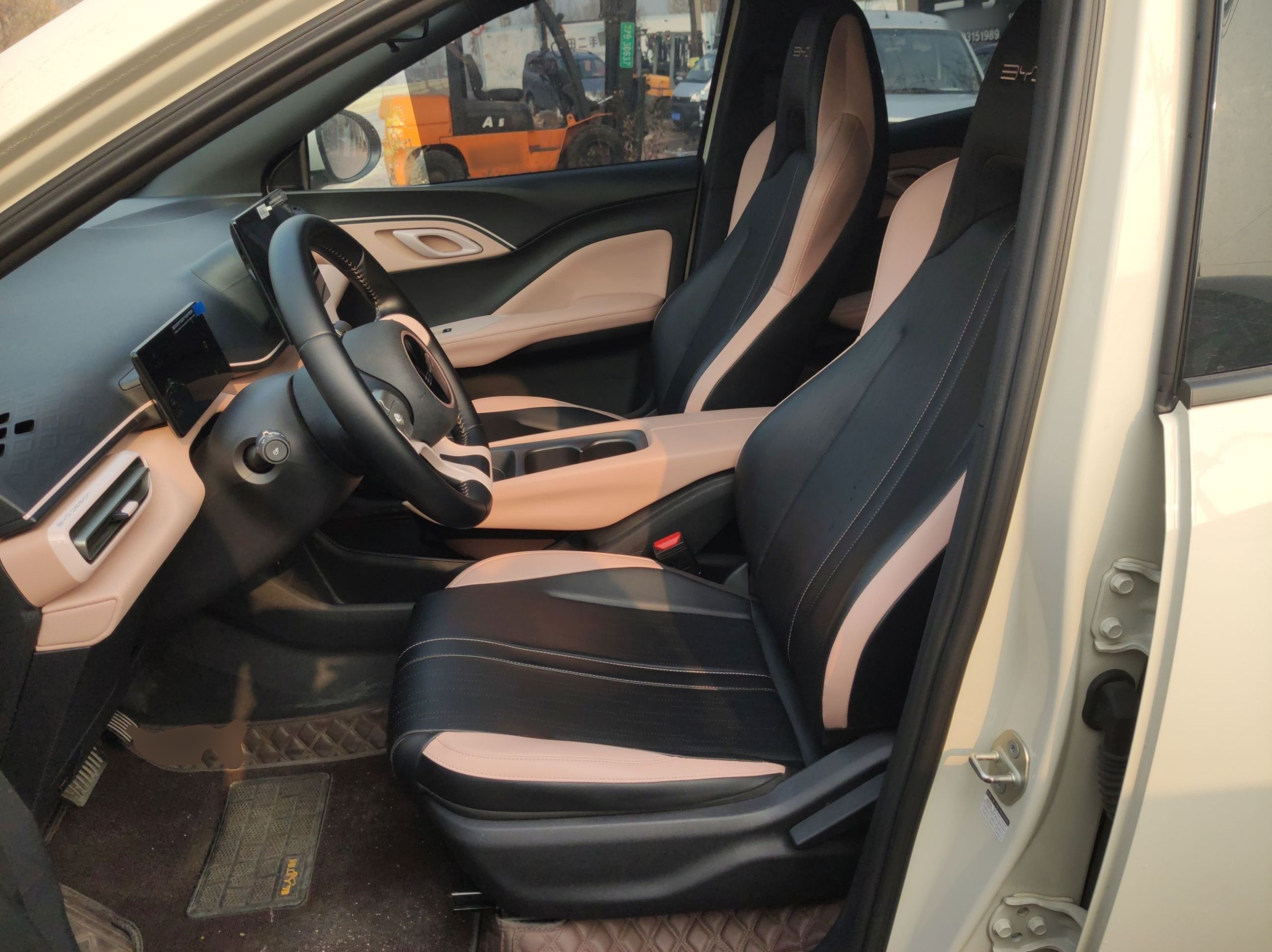 Переднее сиденье в автомобиле