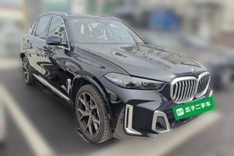 Used BMW X5 2023 xDrive 30Li Luxury M Sport Package Front Right 45 Deg