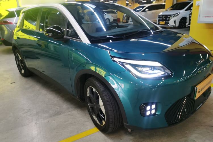 Used AION UT 2025 420 Prestige Edition Front Right 45 Deg