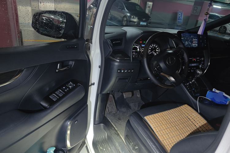 Used Lexus LM 2020 300h Seven-Seat Elegant Edition Driver Seat