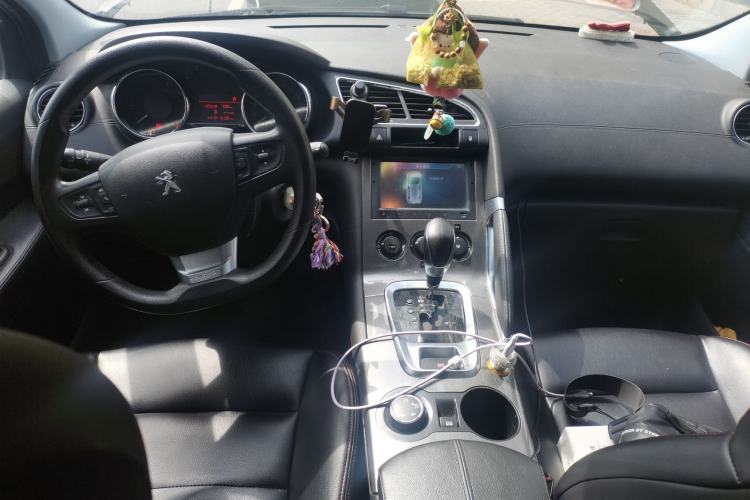 Used Peugeot 3008 2016 1.6THP Automatic Classic Edition Center Console