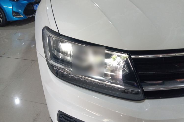 Used Volkswagen Tiguan 2018 330TSI All-Wheel-Drive Innovation Model Right Front Headlight