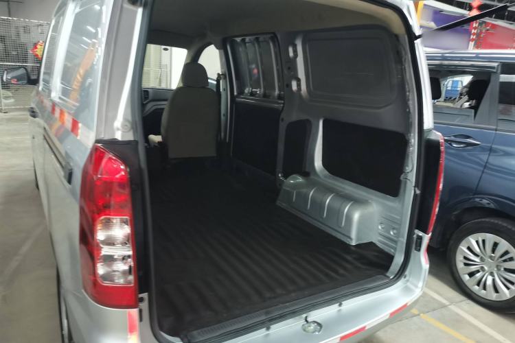 Used Wuling Hongguang V 2022 1.5L Jingqu Edition Enclosed-Window Vehicle with Hydraulic Power Steering LAR
