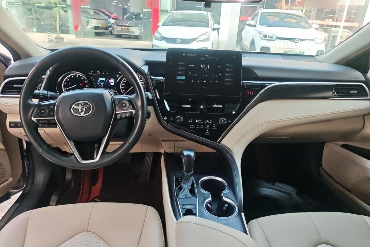 Used Toyota Camry 2021 2.0G Luxury Edition
