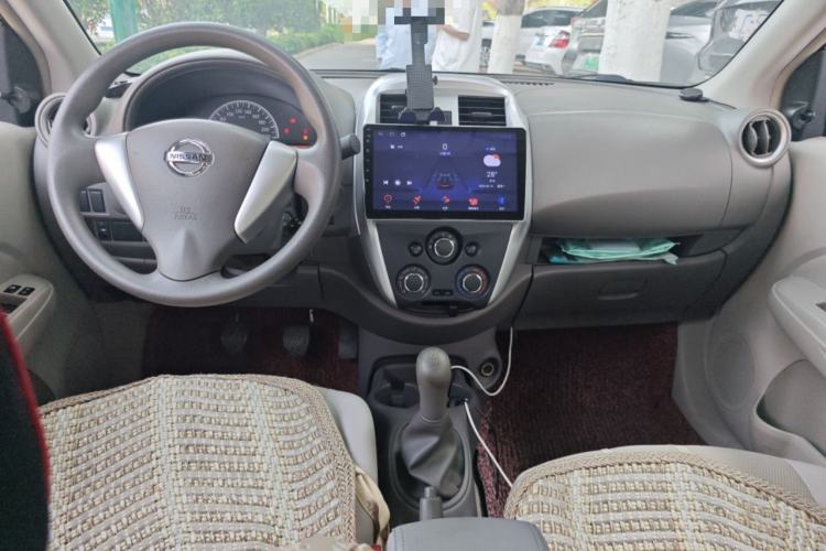 Used Nissan Sunny 2015 1.5XE Manual Comfort Edition Center Console