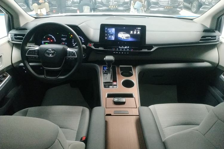 Used Toyota SIENNA 2024 2.5L Hybrid Comfort Edition Center Console