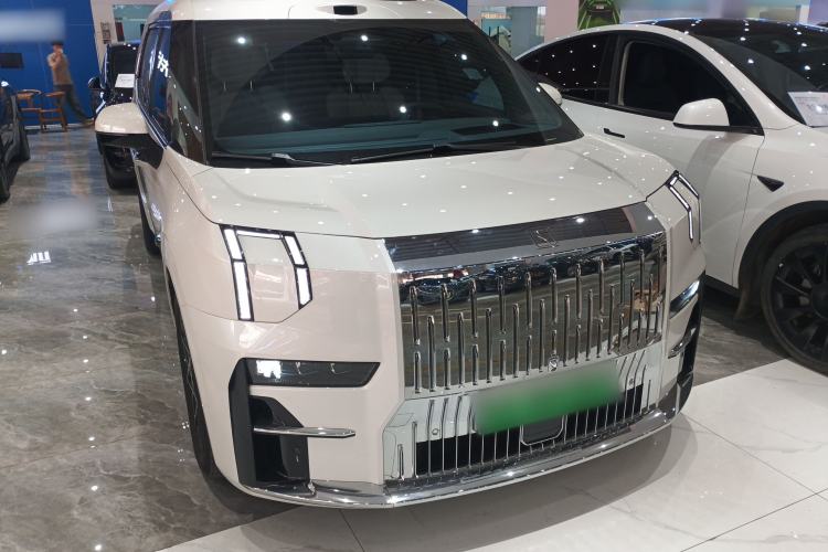 Used Zeekr 009 2024 7-Seater Aisle Version 108 kWh Front Right 45 Deg