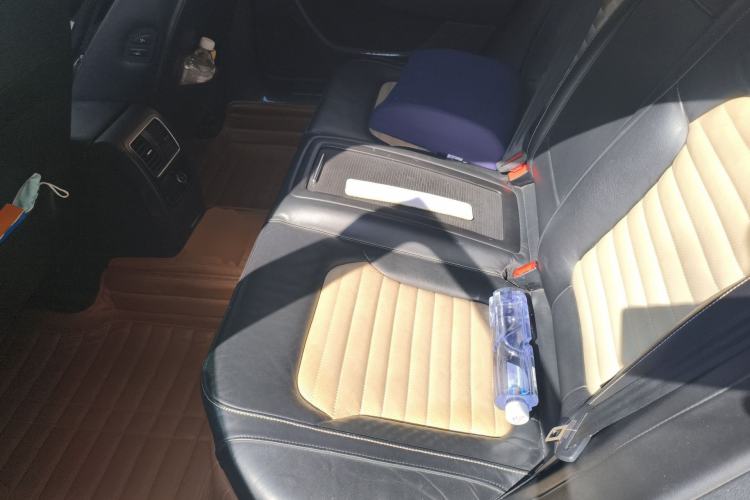 Used Volkswagen Magotan 2012 3.0 FSI Flagship Edition Left Rear Seat