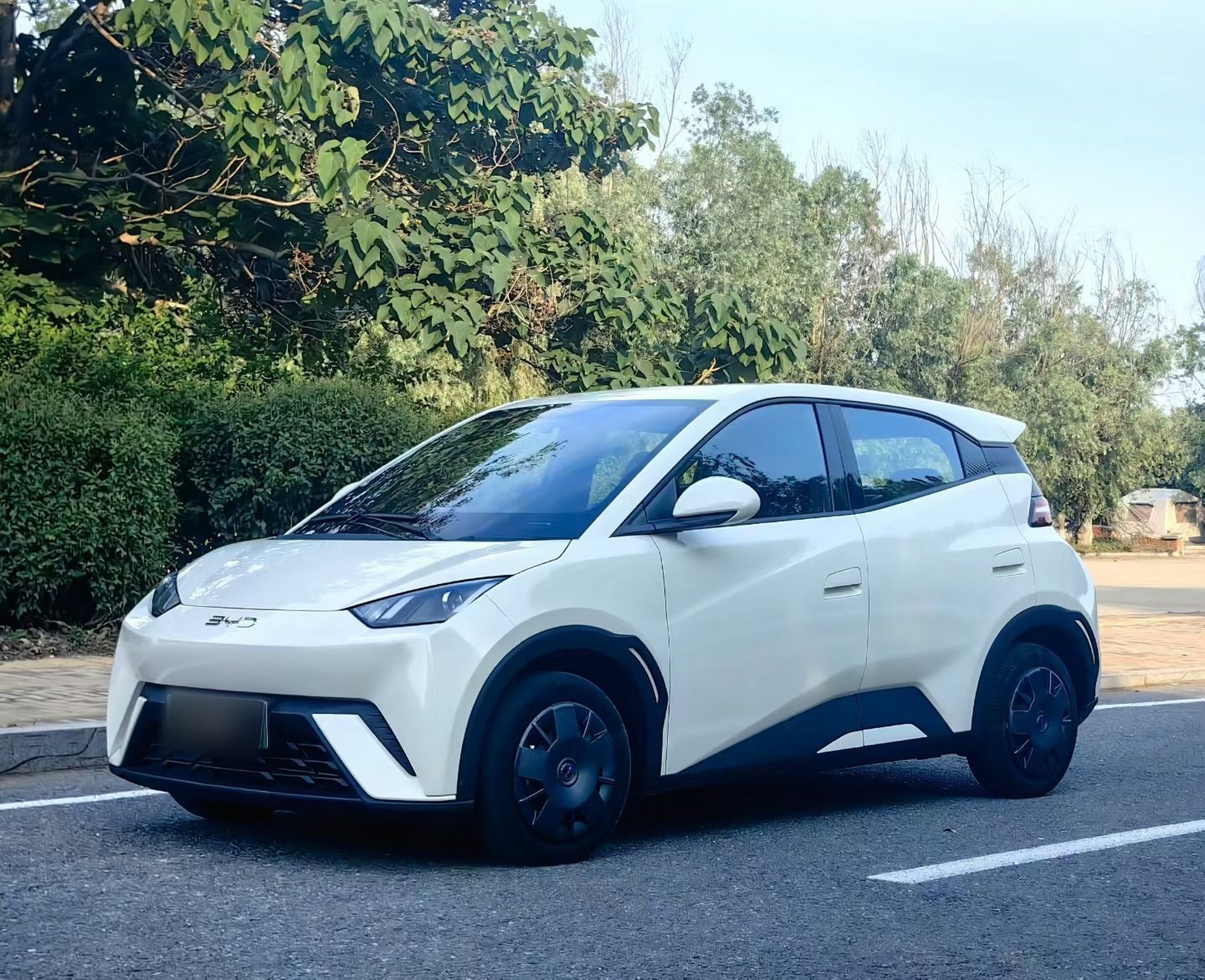 Unter der Vorderseite des Autos