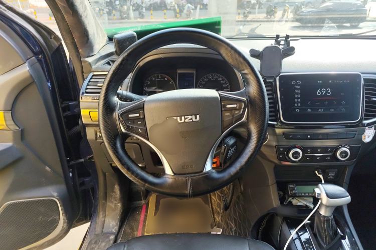 Used Isuzu D-MAX 2019 3.0T Four-Wheel Drive Automatic Ultra-Luxury Version 4JJ1-TC HI
