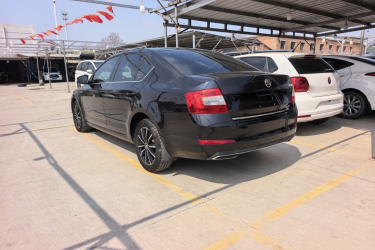 Used Skoda Octavia 2016 1.6L Manual Smart Drive Version Exterior 4